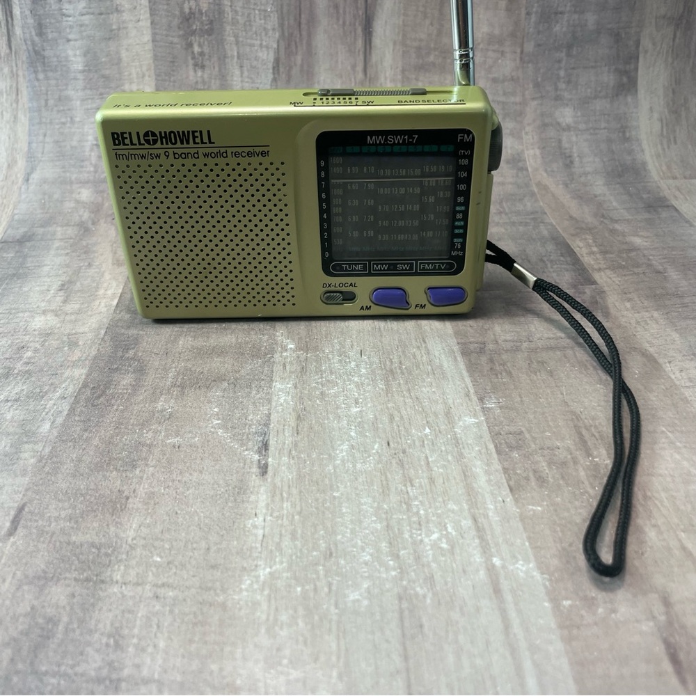 BELL & HOWELL SHORTWAVE RADIO AM/FM MW SW 9 BAND WORLD RECEIVER MW.SW1-7 TESTED